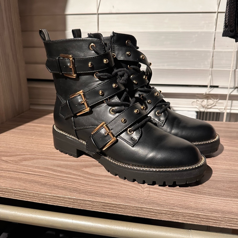 Combat boots